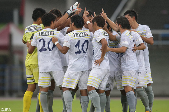 【天皇杯 1回戦 金沢vs今治】円陣を組む今治の選手達