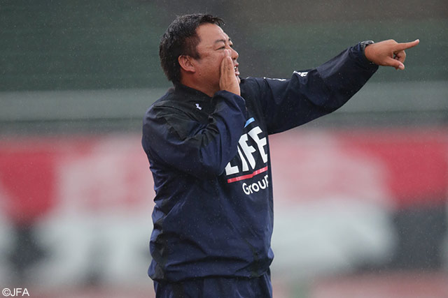 【天皇杯 1回戦 金沢vs今治】指示を出す金沢の森下　仁之監督