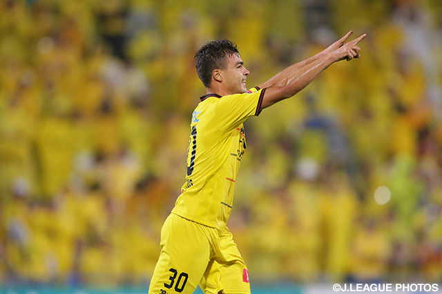【明治安田Ｊ１ ２ｎｄ 第9節 柏vs甲府】27分に先制ヘッドを決めたクリスティアーノ（柏）（3/7）