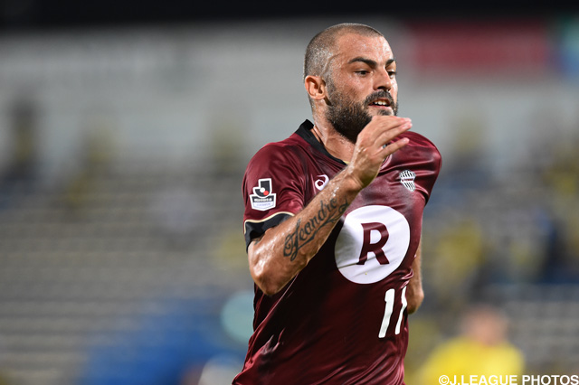 迫力のあるフリーランで古巣のゴールに迫るレアンドロ【ＹＮＣ 準々決勝 第1戦 柏vs神戸】（4/13）