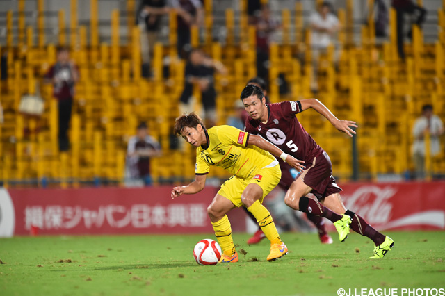 大津　祐樹（柏）と岩波　拓也（神戸）が激しいバトル【ＹＮＣ 準々決勝 第1戦 柏vs神戸】（5/13）