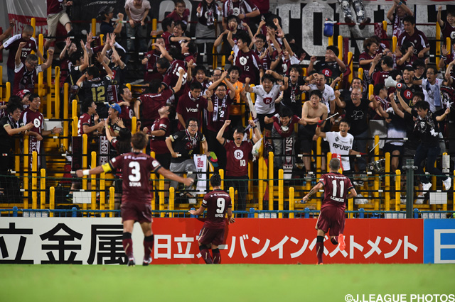 先制点を挙げて喜ぶ石津　大介（神戸）【ＹＮＣ 準々決勝 第1戦 柏vs神戸】（7/13）