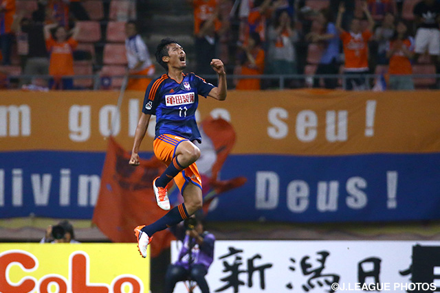 中押し、ダメ押しの2ゴールを決めた指宿　洋史（新潟）【ＹＮＣ 準々決勝 第1戦 新潟vs浦和】（10/12）