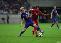 激しく競り合いボールを奪取する山口（Ｃ大阪）【ロシアW杯 アジア2次予選 日本vsカンボジア】（6/10）