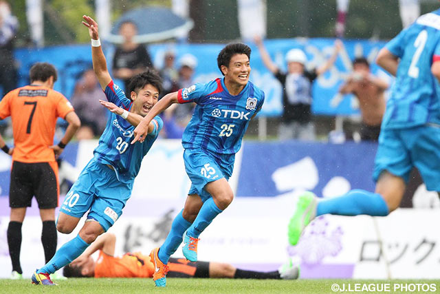 先制点を決め、首位撃破の原動力となった佐藤　祥（秋田）【明治安田Ｊ３ 第27節 秋田vs山口】（2/3）