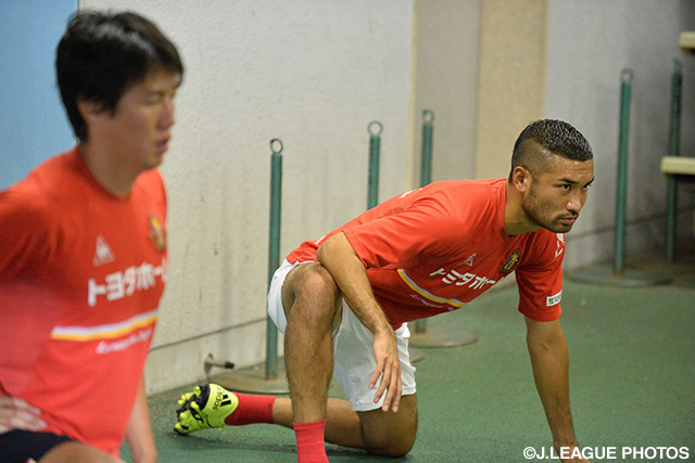 試合前にストレッチを行う川又　堅碁（名古屋）【ＹＮＣ 準々決勝 第2戦 名古屋vsＧ大阪】（5/15）