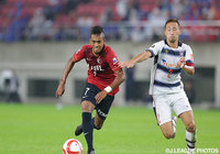 ドリブルで徳永　悠平（FC東京）を振り切るカイオ（鹿島）【ＹＮＣ 準々決勝 第2戦 鹿島vsFC東京】（10/16）