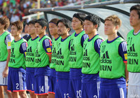 ベンチの前に整列するサブメンバー【ロシアW杯 アジア2次予選 日本vsアフガニスタン】（2/11）