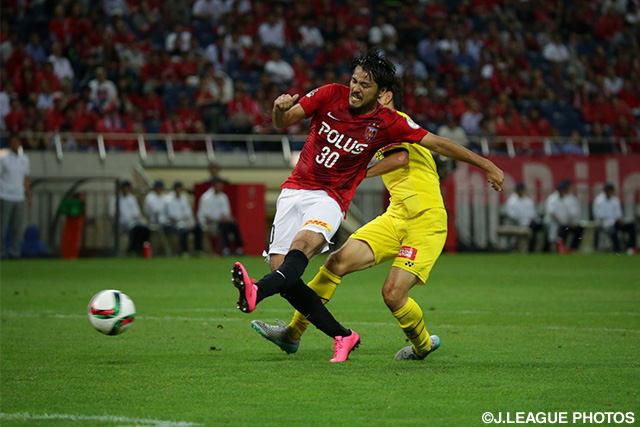 柏ゴールを脅かした興梠　慎三（浦和）【明治安田Ｊ１ 2nd 第10節 浦和vs柏】（3/6）