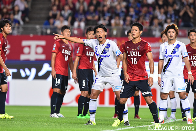 セットプレーのチャンスでゴール前に上がる丹羽　大輝（Ｇ大阪）【明治安田Ｊ１ 2nd 第10節 鹿島vsＧ大阪】（11/15）