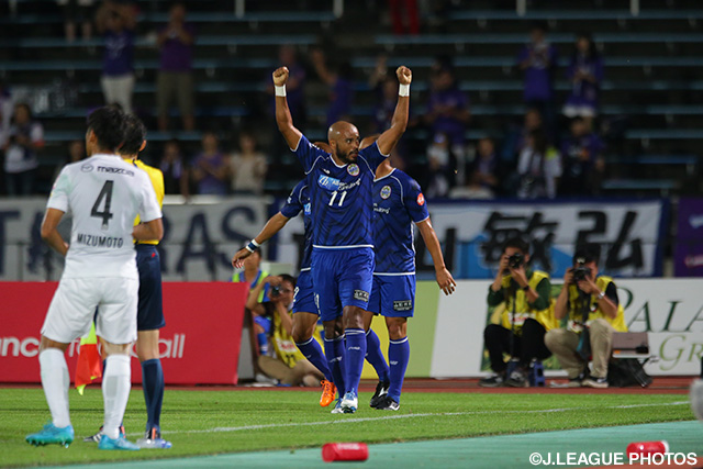 5試合ぶりのゴールで先制点をもたらしたディエゴ（山形）【明治安田Ｊ１ 2nd 第10節 山形vs広島】（10/15）