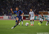 すぐさま同点のPKを決めたバレー（甲府）【明治安田Ｊ１ 2nd 第10節 甲府vs川崎Ｆ】（2/5）