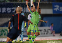 土壇場91分に執念の同点ゴールを決めた遠藤　航（湘南）【明治安田Ｊ１ 2nd 第10節 湘南vs松本】（5/6）