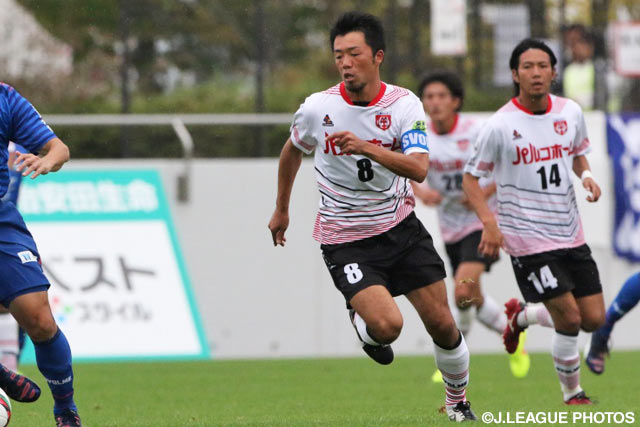 試合終了間際に貴重な同点ゴールを決めた松田　賢太（盛岡 #8）【明治安田Ｊ３ 第28節 盛岡vs町田】（3/3）