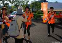 レノファ山口ＦＣ×山口マツダ オリジナルメガホンが先着1000名にプレゼントされた【明治安田Ｊ３ 第28節 山口vs富山】（1/3）