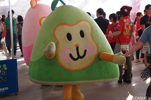 大分市のキャラクターたかもんが来場した【明治安田Ｊ２ 第31節 大分vs熊本】（1/4）