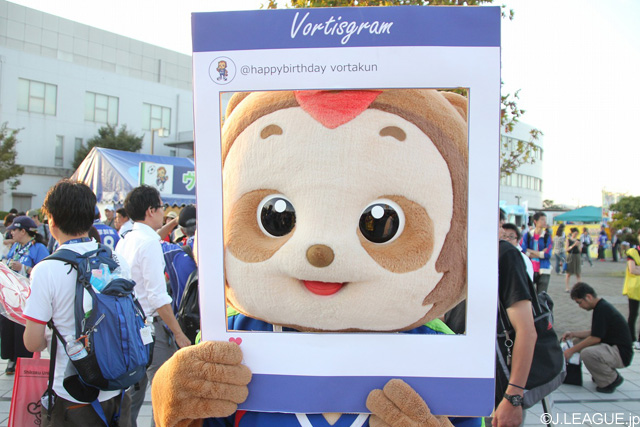 10日に11歳の誕生日を迎えたヴォルタくん【明治安田Ｊ２ 第31節 徳島vs長崎】（1/4）