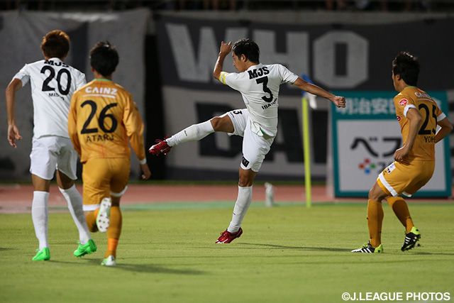 開始3分に先制ゴールを決めた井林　章（東京Ｖ）【明治安田Ｊ２ 第31節 群馬vs東京Ｖ】（2/4）