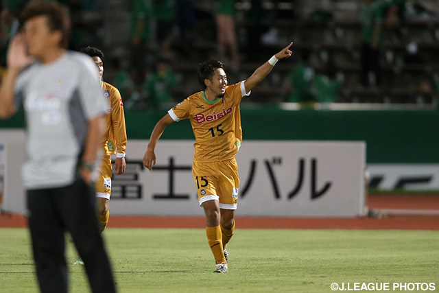 36分に同点ゴールを決めた吉濱　遼平（群馬）【明治安田Ｊ２ 第31節 群馬vs東京Ｖ】（3/4）