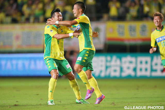 森本　貴幸の今季3得点目のゴールで先制した千葉【明治安田Ｊ２ 第31節 千葉vs京都】（3/4）