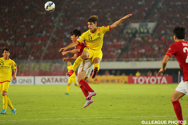 積極的な攻撃参加で得点を狙ったエドゥアルド（柏）【ＡＣＬ 準々決勝 第2戦 広州恒大vs柏】（8/10）