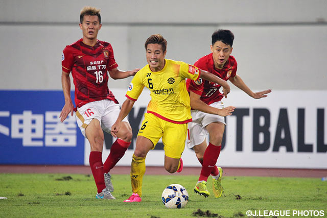 左サイドからクロスを供給し、チャンスを作った山中　亮輔（柏）【ＡＣＬ 準々決勝 第2戦 広州恒大vs柏】（7/10）