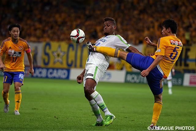 2年ぶりにチームに復帰したキリノ（湘南）が後半から出場【明治安田Ｊ１ 2nd 第11節 仙台vs湘南】（2/5）