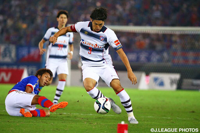 ボールを奪取する森重　真人（FC東京）【明治安田Ｊ１ 2nd 第11節 横浜FMvsFC東京】（9/15）