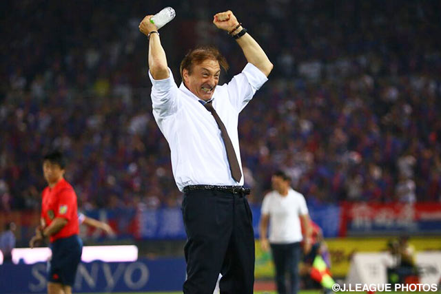 交代策が功を奏したエリク　モンバエルツ監督（横浜FM）【明治安田Ｊ１ 2nd 第11節 横浜FMvsFC東京】（14/15）