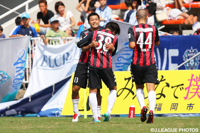 内村　圭宏（#13）の2試合連続得点で先制した札幌【明治安田Ｊ２ 第32節 福岡vs札幌】（1/3）