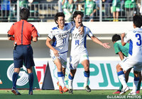 共に大分の追加点を挙げた為田　大貴（#11）と松本　昌也（#14）【明治安田Ｊ２ 第32節 岐阜vs大分】（3/3）