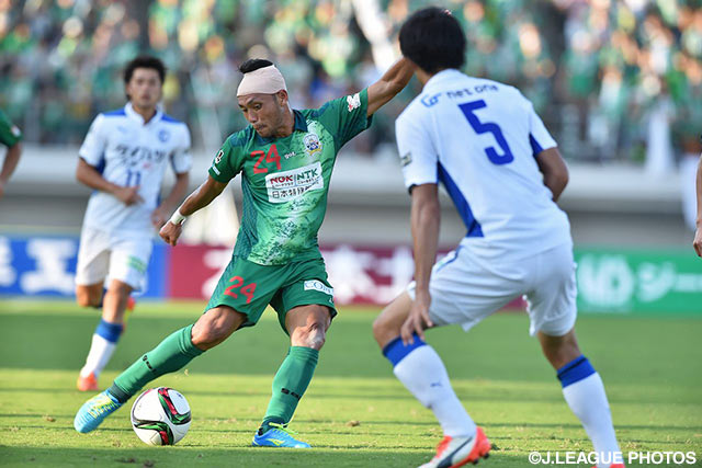 負傷しながらも果敢なプレーを見せた難波　宏明（岐阜）【明治安田Ｊ２ 第32節 岐阜vs大分】（2/3）