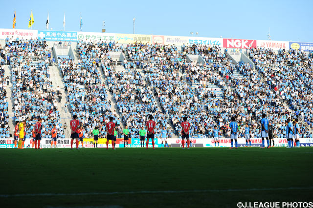 明治安田Ｊ２ 第32節 磐田vs愛媛【故デットマール・クラマー氏を偲ぶ黙祷】