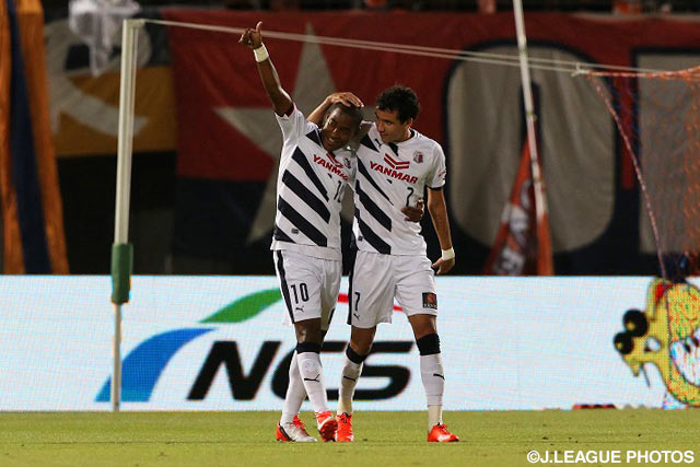 今季初ゴールとなる先制点を頭で決めたエジミウソン（Ｃ大阪 #10）【明治安田Ｊ２ 第32節 大宮vsＣ大阪】（1/3）