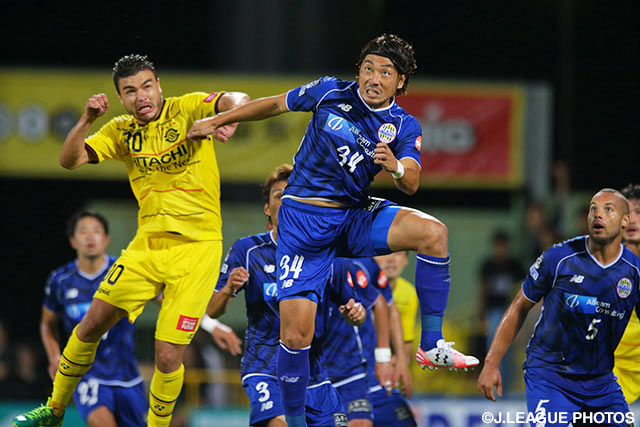 試合終盤に投入され、柏ゴールに迫った高崎　寛之（山形）【明治安田Ｊ１ 2nd 第11節 柏vs山形】（4/5）