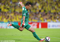 最後までゴールを死守した山岸　範宏（山形）【明治安田Ｊ１ 2nd 第11節 柏vs山形】（2/5）