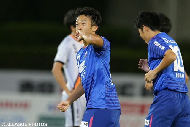 豪快な一撃で同点ゴールを決めた鈴木　崇文（町田）【明治安田Ｊ３ 第29節 町田vs山口】（2/2）