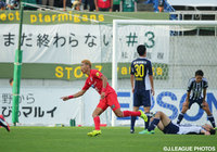 強烈なシュートで逆転ゴールを決めたキム　ボムヨン（山形）【明治安田Ｊ１ 2nd 第9節 松本vs山形】（4/5）