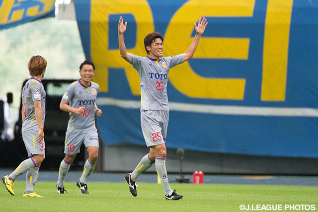 2試合連続得点で同点とした小松　塁（北九州）【明治安田Ｊ２ 第33節 大分vs北九州】（2/3）