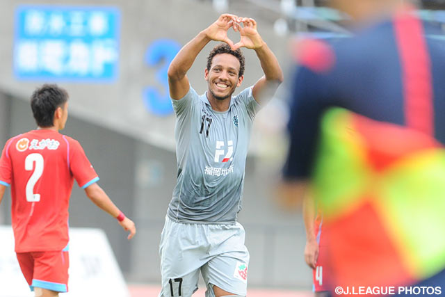 PKを冷静に決めて決勝ゴールを挙げたウェリントン（福岡）【明治安田Ｊ２ 第33節 熊本vs福岡】（3/3）