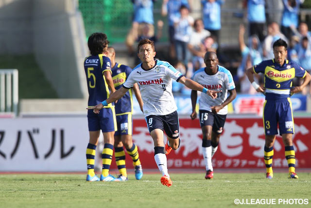 強烈なミドルシュートを突き刺し、同点とした太田　吉彰（磐田）【明治安田Ｊ２ 第33節 群馬vs磐田】（2/3）