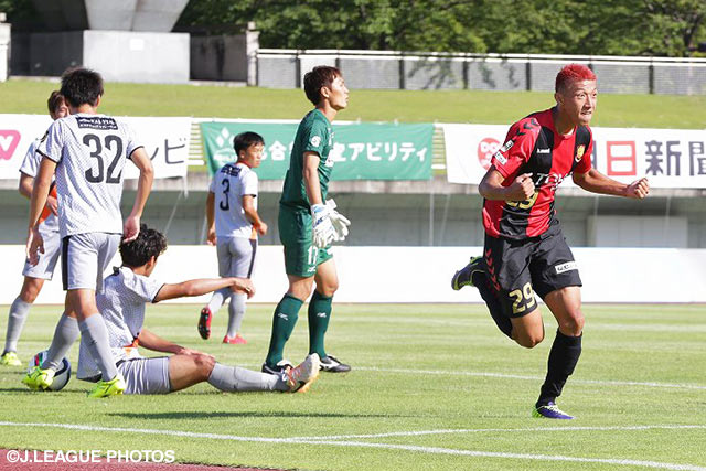 首位を逆転で下す値千金の決勝点を挙げた齋藤　恵太（福島）【明治安田Ｊ３ 第30節 福島vs山口】（2/2）