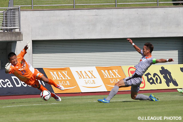 島屋　八徳の今季15得点目となるゴールで先制した山口【明治安田Ｊ３ 第30節 福島vs山口】（1/2）