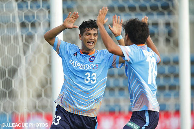 試合終盤の決勝点で勝利の立役者となったエルサムニー　オサマ（YS横浜）【明治安田Ｊ３ 第30節 YS横浜vs琉球】（2/2）