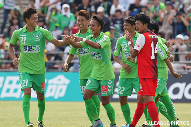 稲森　克尚（#21）、馬渡　和彰（#17）らが得点を重ね、大勝した鳥取【明治安田Ｊ３ 第30節 鳥取vs相模原】（2/2）