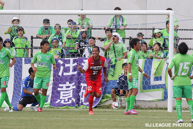 先制されてからわずか1分後に同点ゴールを決めたタレス（相模原）【明治安田Ｊ３ 第30節 鳥取vs相模原】（1/2）