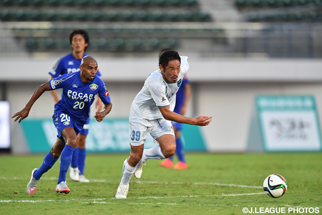 後半から出場しＪ２通算300試合出場を達成した大久保　哲哉（横浜FC）【明治安田Ｊ２ 第33節 徳島vs横浜FC】（2/3）