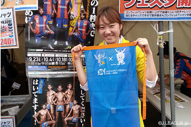 試合前にはふんどしセレクトショップとのコラボ商品『Ｖ・ふん』を販売！【明治安田Ｊ２ 第33節 長崎vs金沢】（1/4）