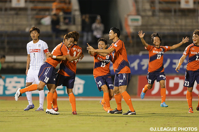 玉林　睦実のゴールで17分に先制した愛媛【明治安田Ｊ２ 第33節 愛媛vs讃岐】（1/3）