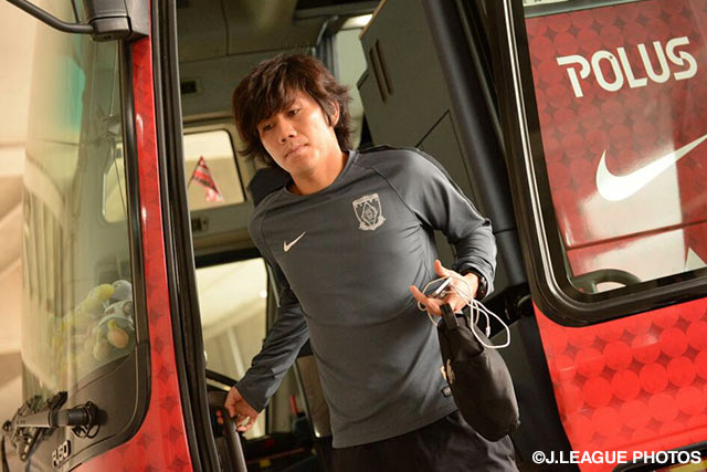 選手バスを降りる柏木　陽介（浦和）【明治安田Ｊ１ 2nd 第12節 鹿島vs浦和】（3/15）